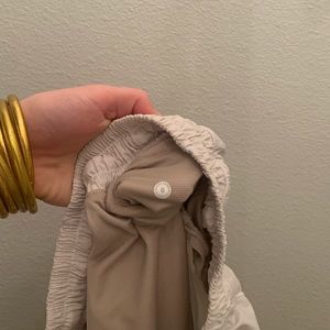 Lulu lemon- Hotty hot shorts-white- size 6- 4 in(long)